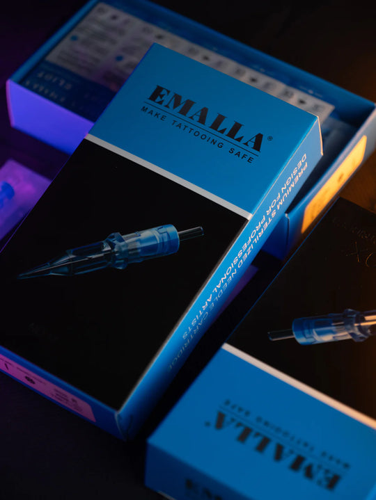 Emalla — aiguilles, machines et accessoires professionnels pour tatouage disponibles uniquement sur Doink.fr